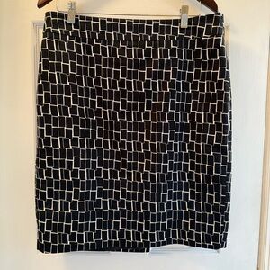 Ann Taylor Black and White Geometric Skirt - EUC